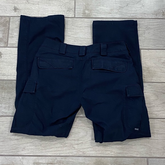 5.11 Stryke women's pants size 4.

Total of 4 pants. 3 khaki and 1 navy blue. - Picture 7 of 13